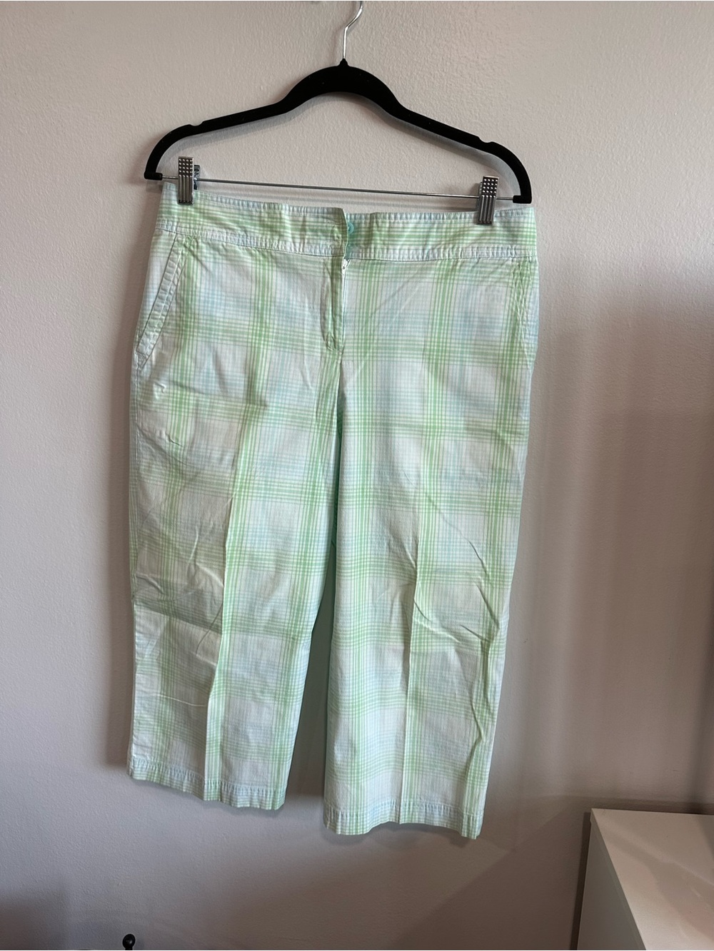 IZOD Stretch Mint Green Plaid Capri Pants Size 10 Cotton Blend